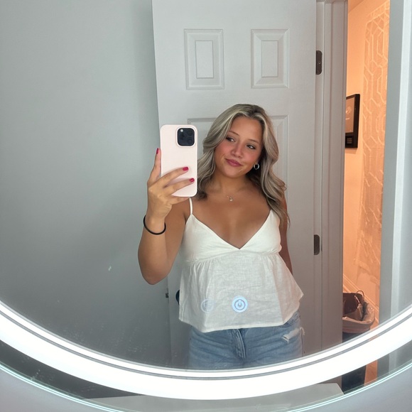 Meet your Posher, Corinne - Picture 1 of 3